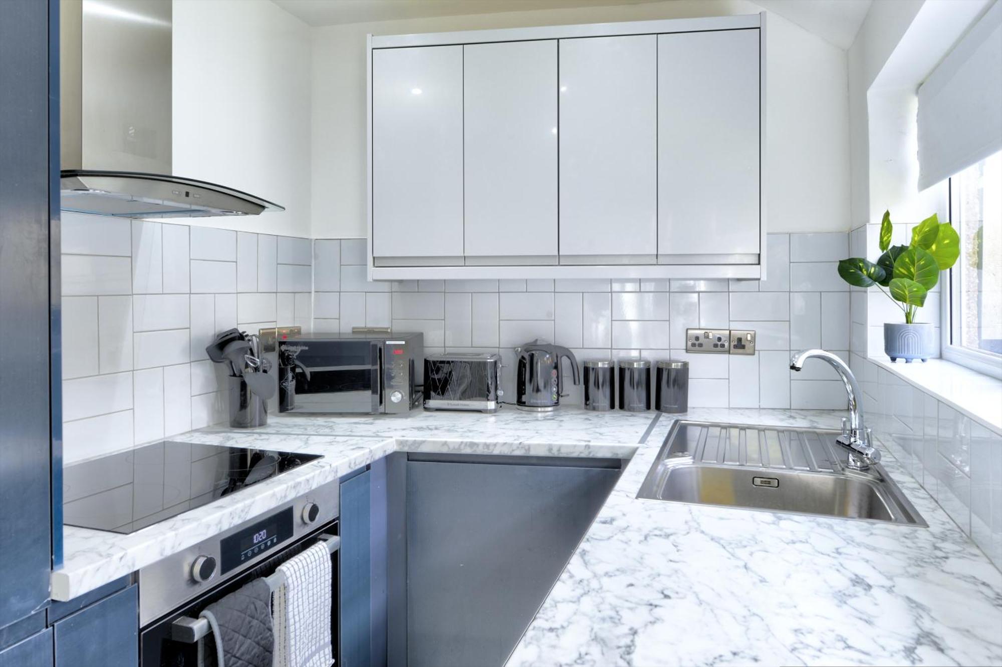 4 Bedrooms Homely House With Garden- Sleeps 9 Comfortably With 6 Comfortable Beds, Free Street Parking, Business Travellers, Contractors, & Holiday-Goers, Coventry, Near All Major Transport Links In Coventry And Motorway Exterior foto