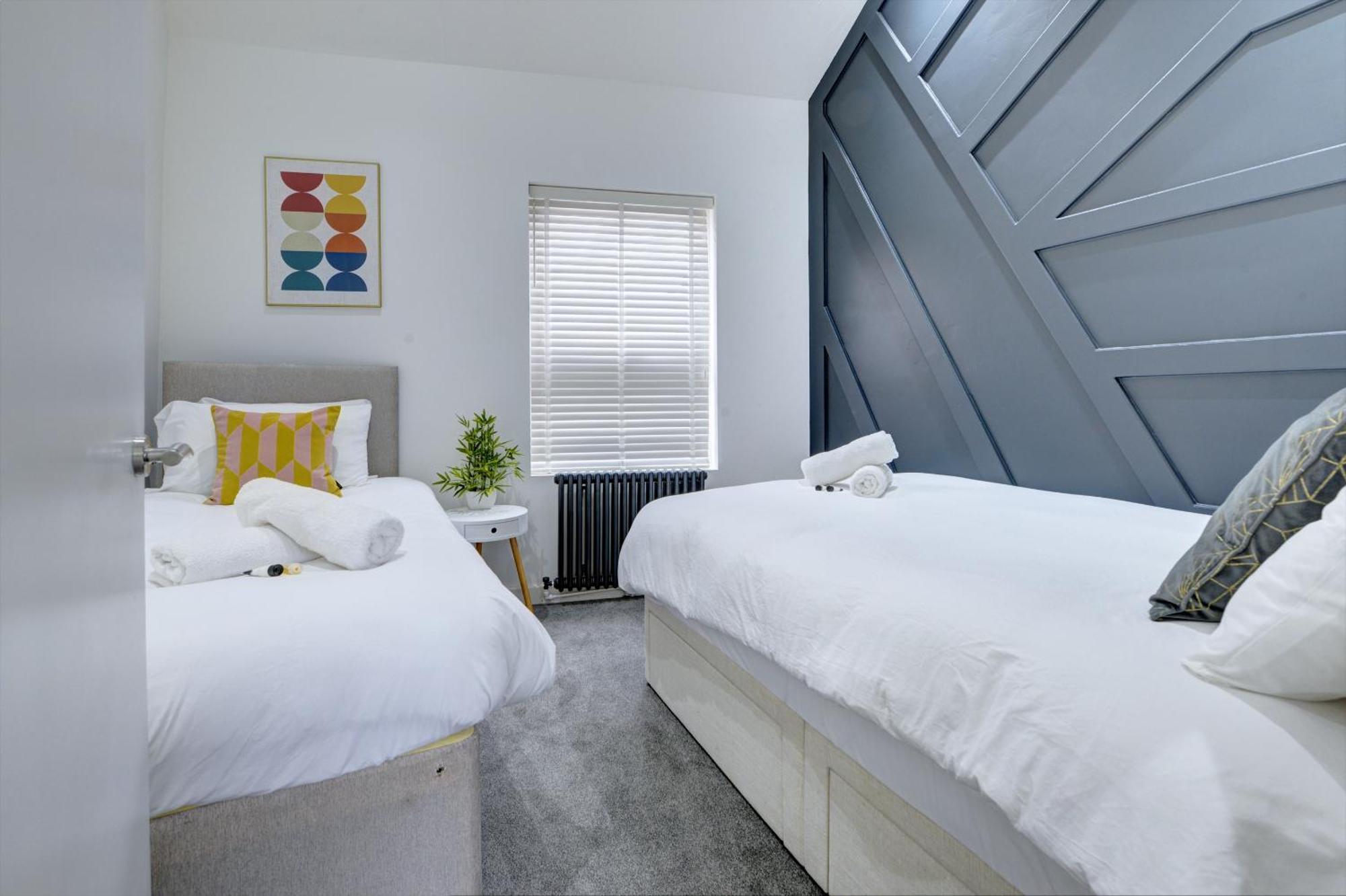 4 Bedrooms Homely House With Garden- Sleeps 9 Comfortably With 6 Comfortable Beds, Free Street Parking, Business Travellers, Contractors, & Holiday-Goers, Coventry, Near All Major Transport Links In Coventry And Motorway Exterior foto