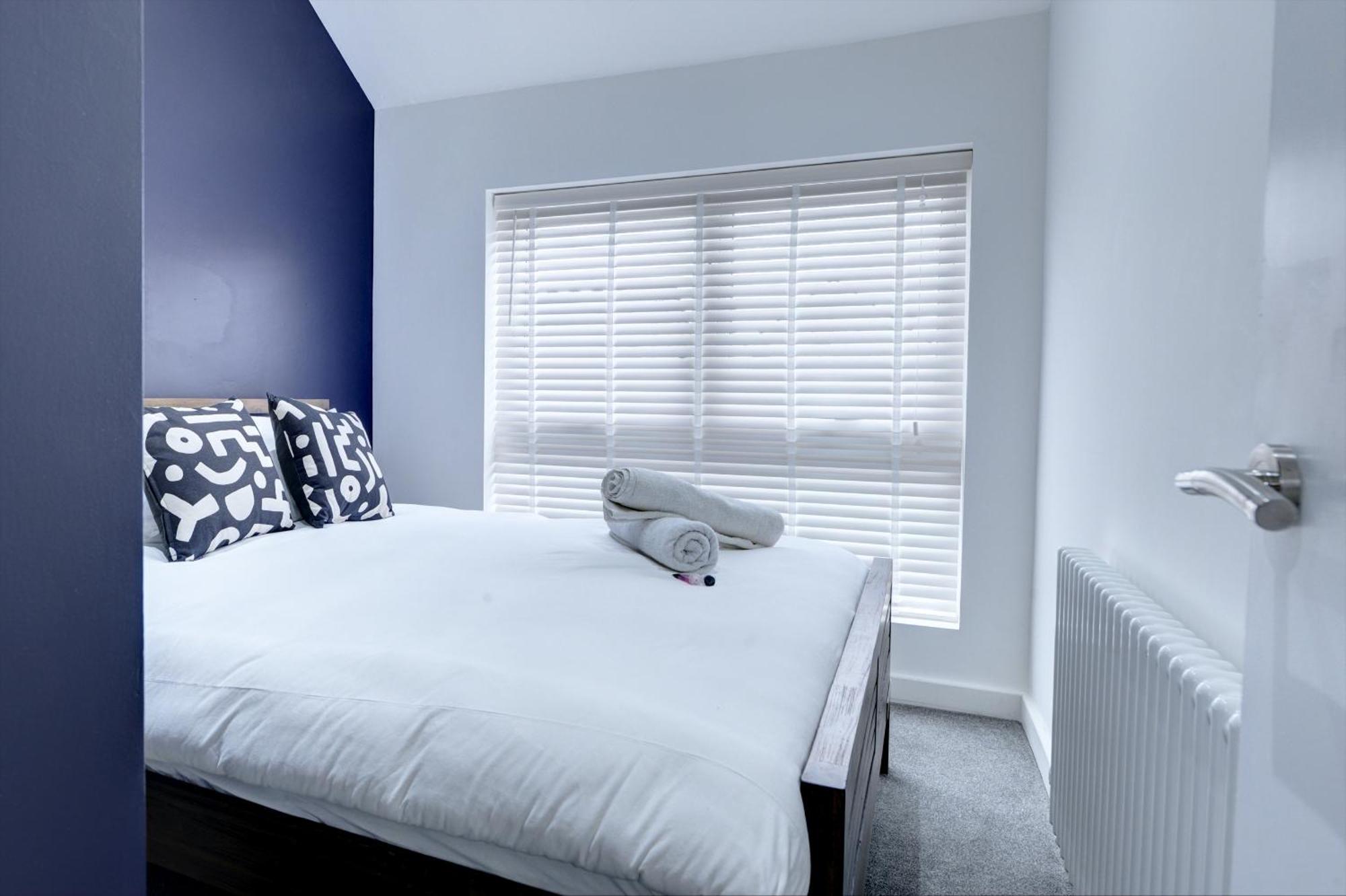 4 Bedrooms Homely House With Garden- Sleeps 9 Comfortably With 6 Comfortable Beds, Free Street Parking, Business Travellers, Contractors, & Holiday-Goers, Coventry, Near All Major Transport Links In Coventry And Motorway Exterior foto