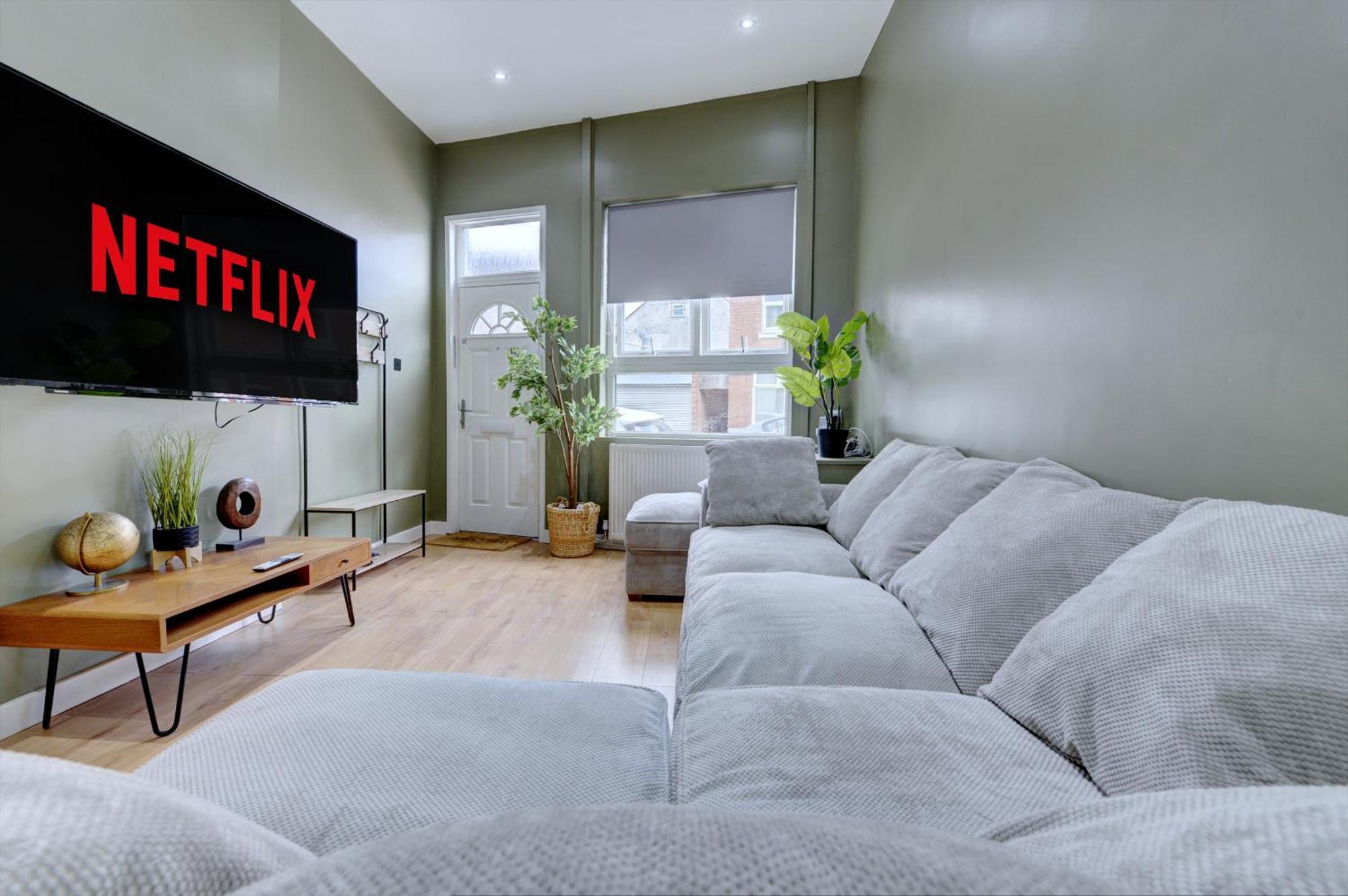 4 Bedrooms Homely House With Garden- Sleeps 9 Comfortably With 6 Comfortable Beds, Free Street Parking, Business Travellers, Contractors, & Holiday-Goers, Coventry, Near All Major Transport Links In Coventry And Motorway Exterior foto