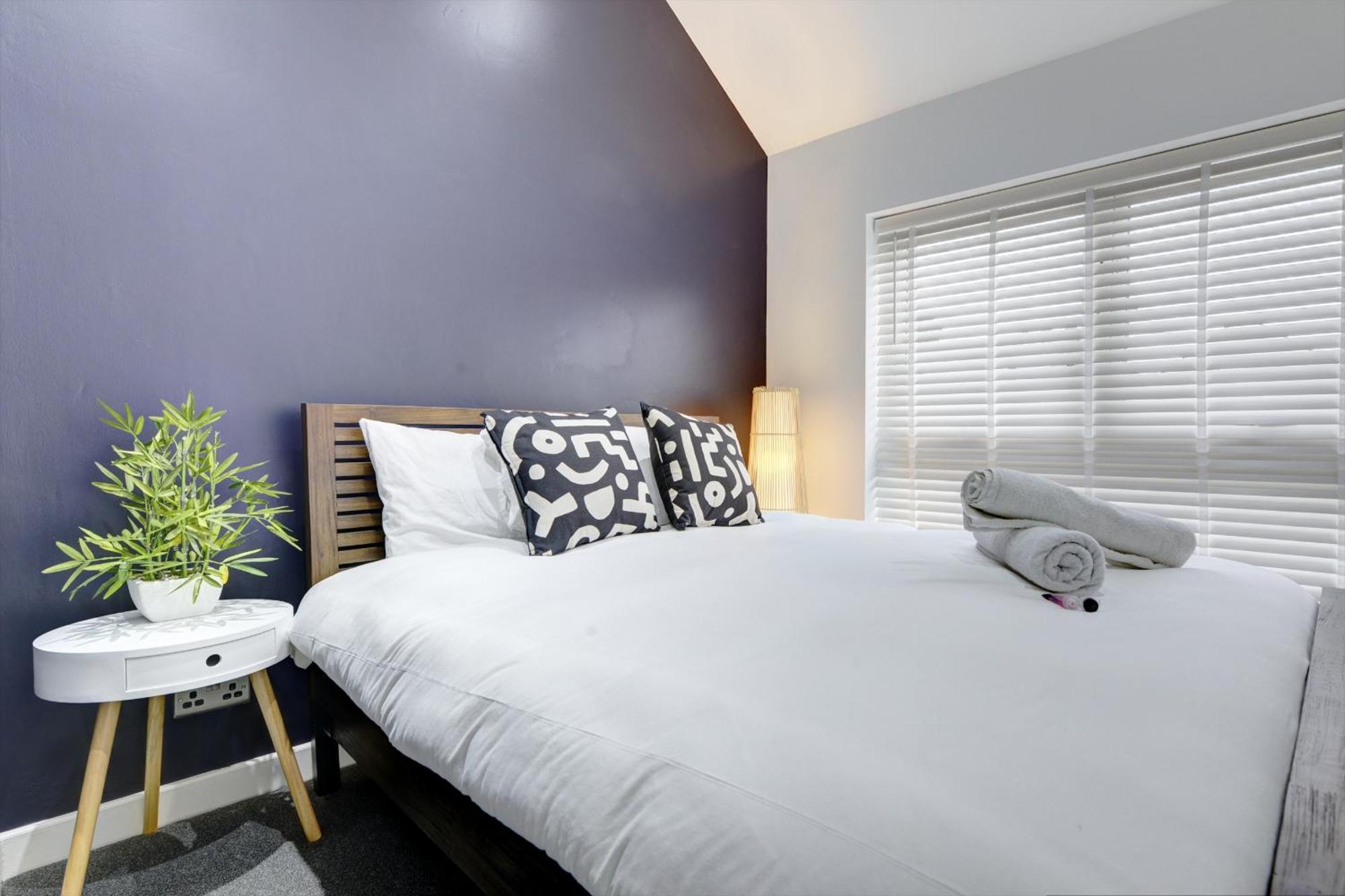 4 Bedrooms Homely House With Garden- Sleeps 9 Comfortably With 6 Comfortable Beds, Free Street Parking, Business Travellers, Contractors, & Holiday-Goers, Coventry, Near All Major Transport Links In Coventry And Motorway Exterior foto