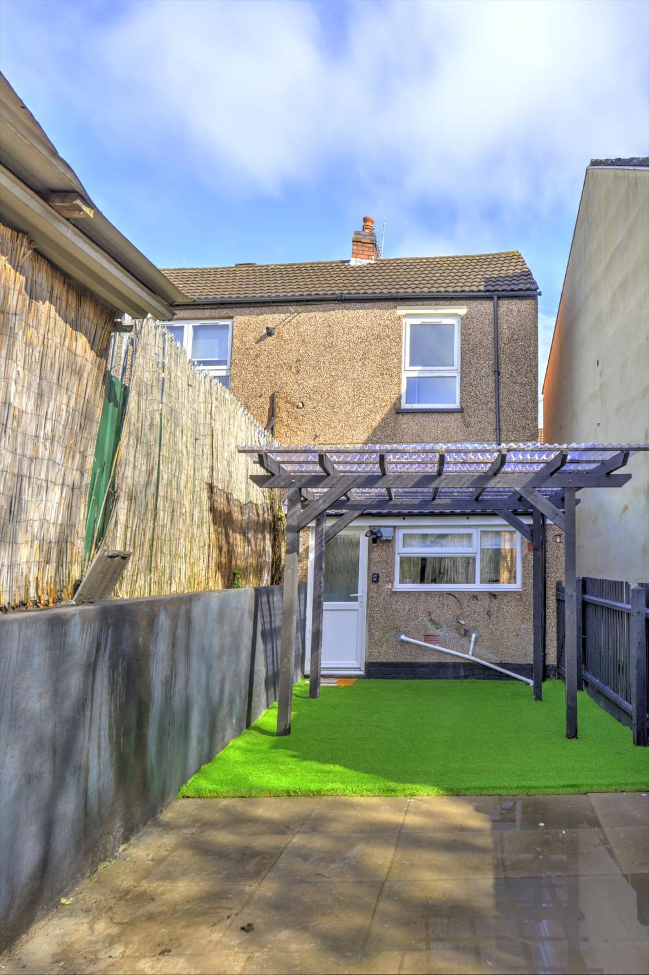 4 Bedrooms Homely House With Garden- Sleeps 9 Comfortably With 6 Comfortable Beds, Free Street Parking, Business Travellers, Contractors, & Holiday-Goers, Coventry, Near All Major Transport Links In Coventry And Motorway Exterior foto