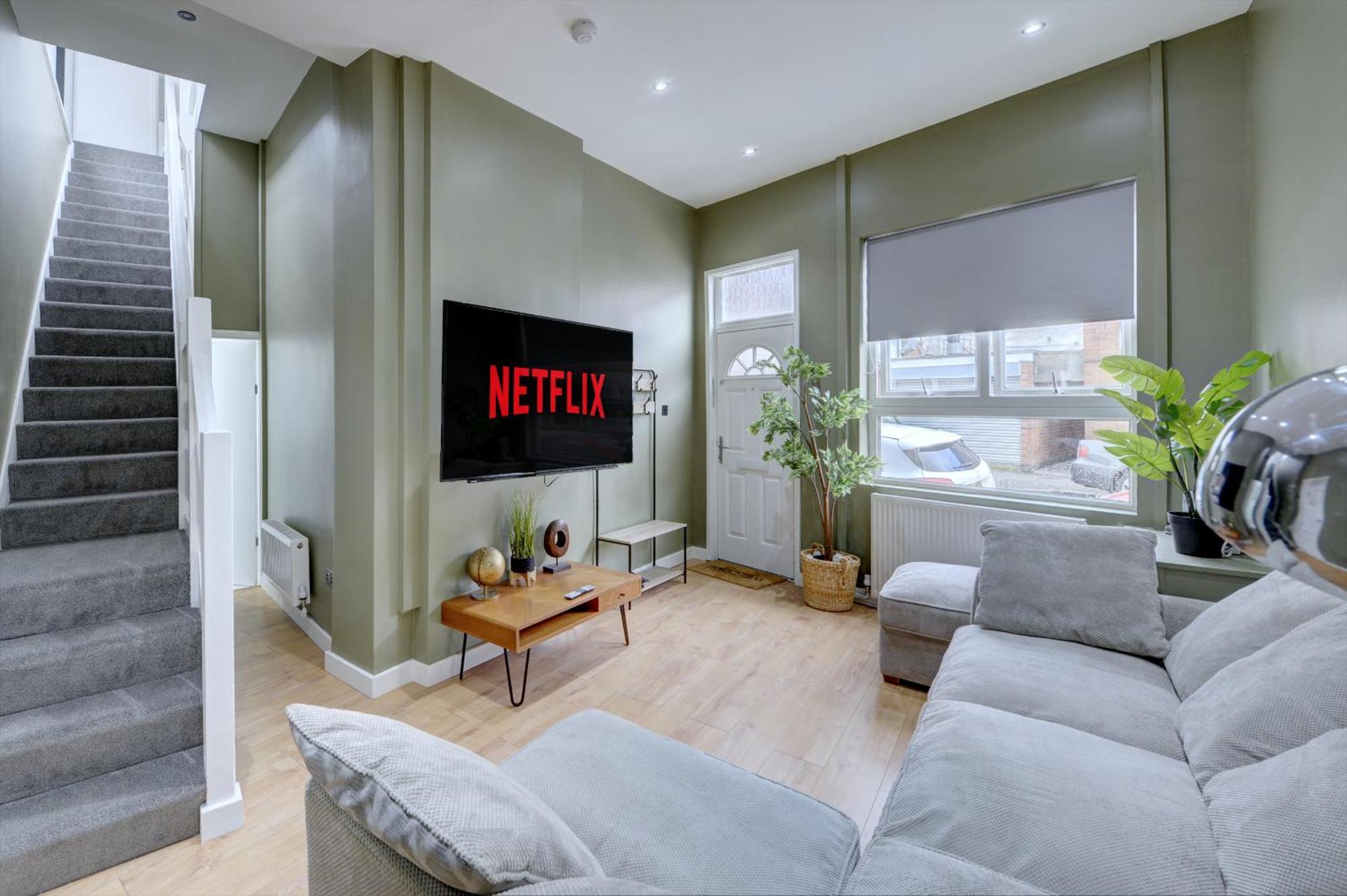 4 Bedrooms Homely House With Garden- Sleeps 9 Comfortably With 6 Comfortable Beds, Free Street Parking, Business Travellers, Contractors, & Holiday-Goers, Coventry, Near All Major Transport Links In Coventry And Motorway Exterior foto